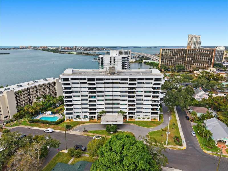 Harbor Oaks Place Condo