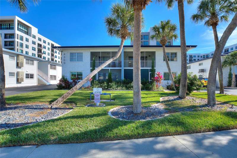 2 bedroom Condominium at 4300 37th Street #4, Maximo Harbour Condo, St Petersburg — photo 3