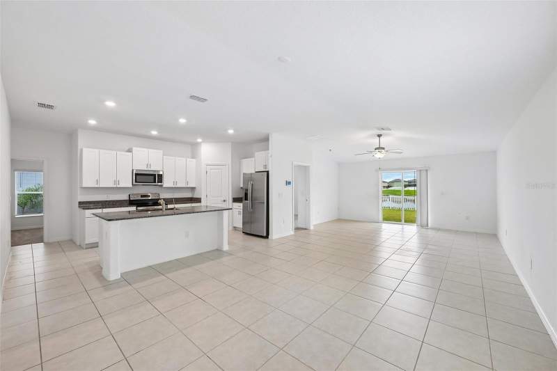 4 bedroom Single Family Residence at 5517 Blue Azure Drive, Berry Bay Sub, Wimauma — photo 4