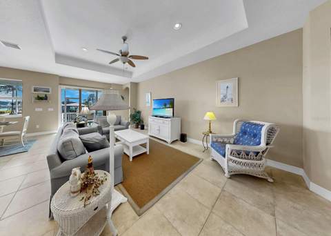 916 Spindle Palm Way, Apollo Beach FL - photo 7 of 41