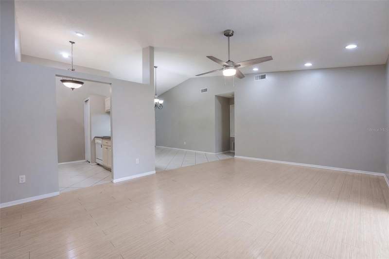 2 bedroom Townhouse at 102 Oakridge Court, Hidden Lake Villas Ph 5, Sanford — photo 4