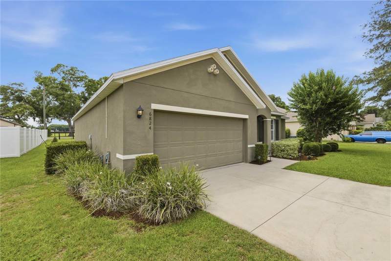 4 bedroom Single Family Residence at 6824 SW 64th Terrace, Bahia Oaks Un #5, Ocala — photo 3