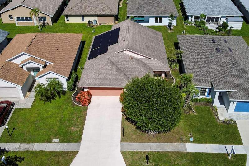 3 bedroom Single Family Residence at 483 Winwood Court, Port Charlotte Sec 096 Rep 02, Port Charlotte — photo 2