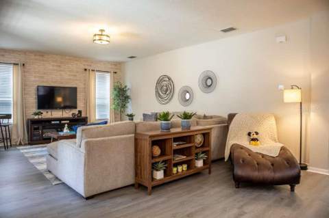 210 Las Fuentes Drive, Kissimmee FL - photo 8 of 79