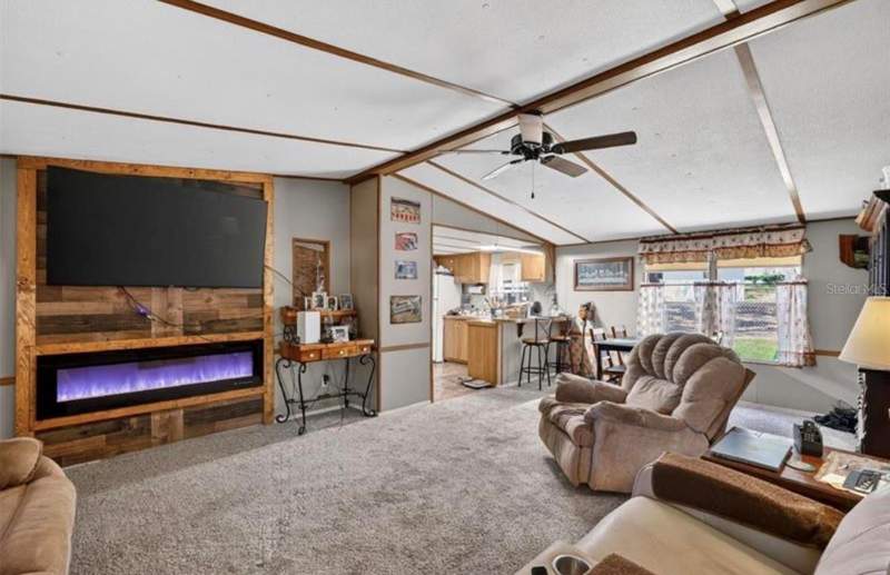 3 bedroom Manufactured Home at 1710 Indian Trail #B, Indian Hill, Leesburg — photo 2