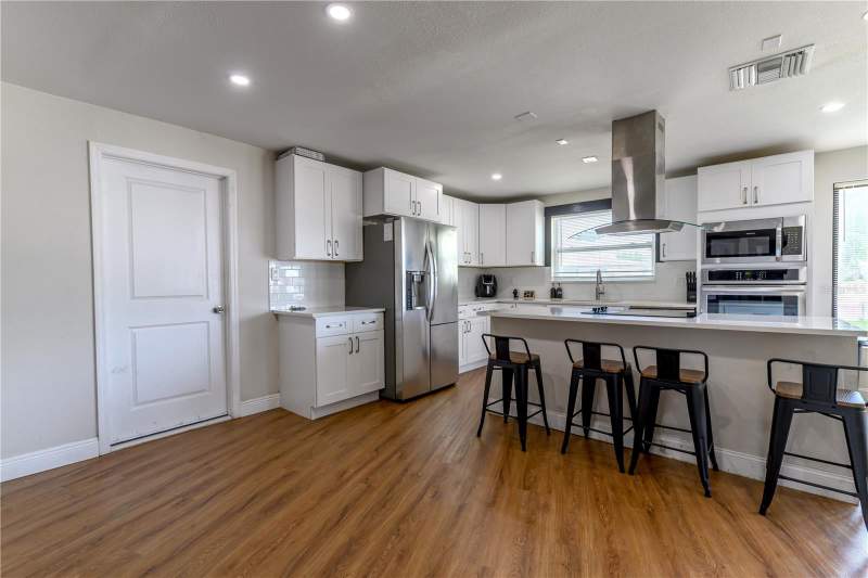 3 bedroom Single Family Residence at 800 S Keene Road, Oak Acres, Clearwater — photo 4