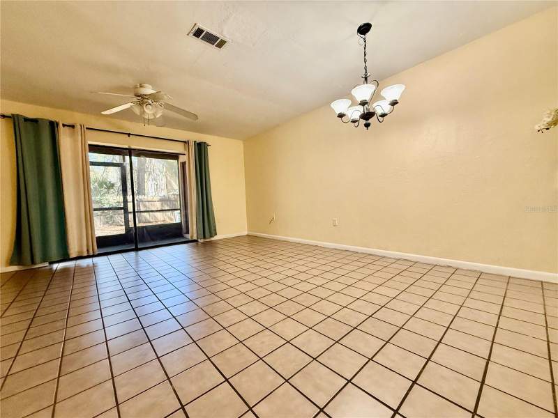 2 bedroom Condominium at 2735 SW 35th Place #1604, Casablanca West, Gainesville — photo 3