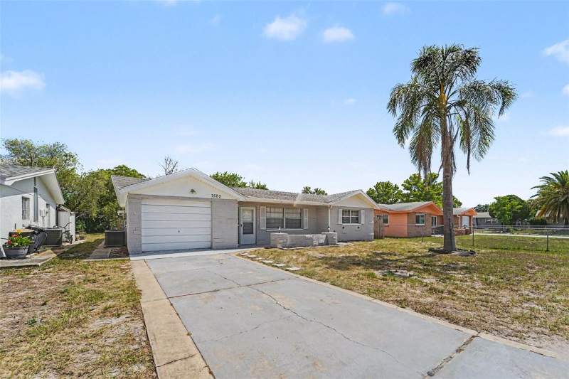 3 bedroom Single Family Residence at 7520 Camelot Road, Holiday Hill Estates, Port Richey — photo 3