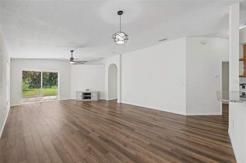 7838 Carriage Pointe Drive, Gibsonton FL - photo 13 of 72