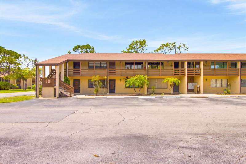 1 bedroom Condominium at 10 Quails Run Boulevard #8, Quails Run I, Englewood — photo 2