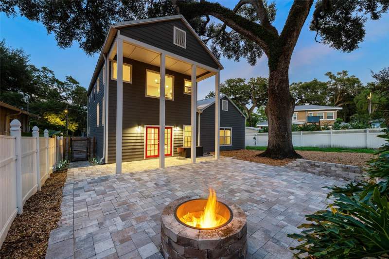 3 bedroom Single Family Residence at 1513 E Park Circle, Riverbend Manor, Tampa — photo 2