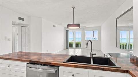 777 John Ringling Boulevard #2, Sarasota FL - photo 16 of 64