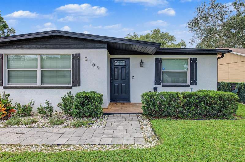 4 bedroom Single Family Residence at 2109 E Flora Street, Kies Subdivision, Tampa — photo 3