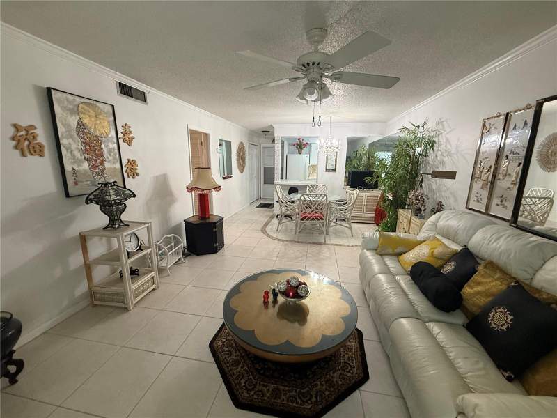 2 bedroom Condominium at 125 Picardy Villa Circle #101, Oakwood Court Condo, Brandon — photo 3