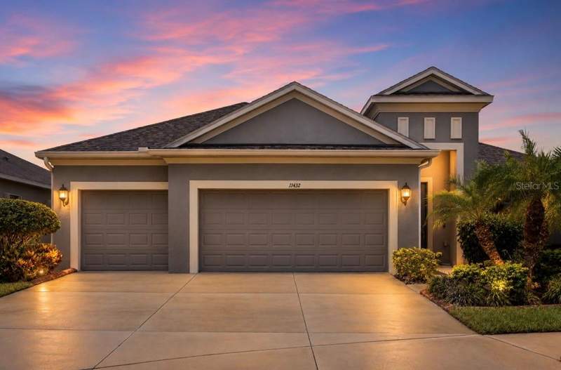 4 bedroom Single Family Residence at 11432 Drifting Leaf Drive, Reserve At South Fork Ph 1, Riverview — photo 2