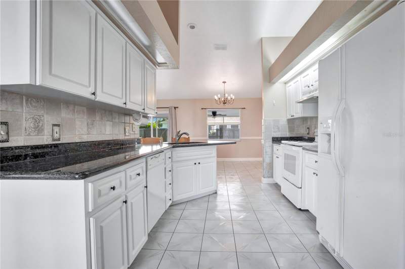 4 bedroom Single Family Residence at 667 Jessanda Cir, Scott Lake West, Lakeland — photo 3