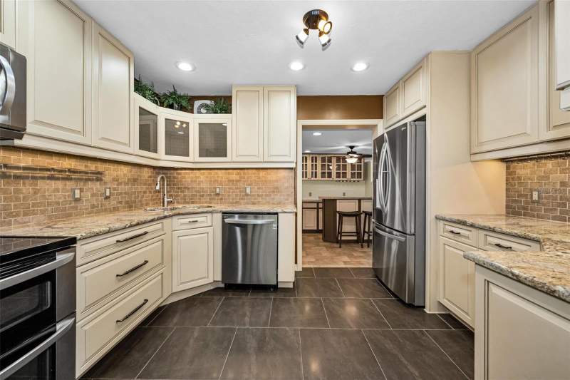 2 bedroom Single Family Residence at 6701 Orchard Drive, Meadow Lawn 2nd Add, St Petersburg — photo 2