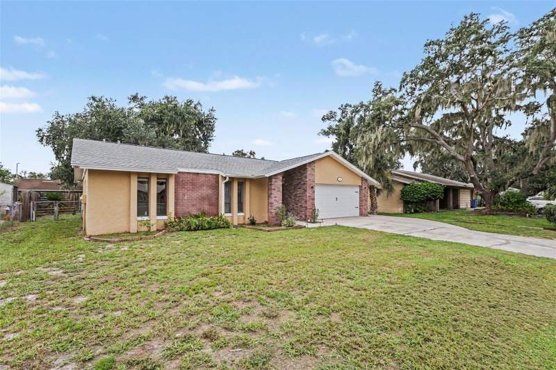 3 bedroom Single Family Residence at 819 CROSSWINDS DRIVE, SOUTHWOOD HILLS UNIT 14, BRANDON — photo 3