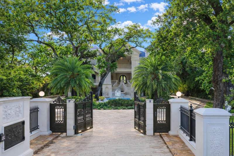 5 bedroom Single Family Residence at 2000 Park Street, Golf Course & Jungle Sub Rev Map Pt Rep, St Petersburg — photo 2