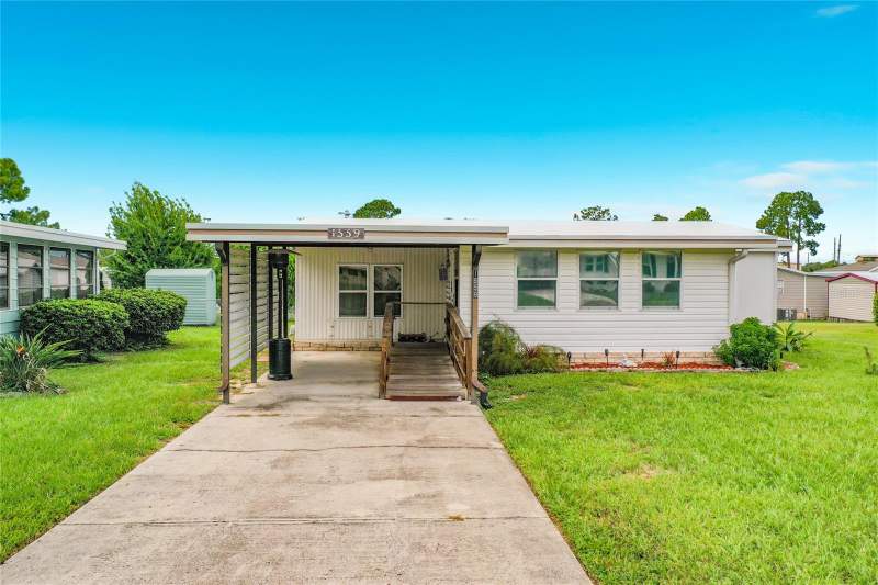 1559 NASSAU CIRCLE home for sale in Tavares Lake Frances Estates