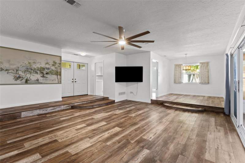 2 bedroom Single Family Residence at 3921 Pin Oaks Street, Glen Oaks Country Club Estates, Sarasota — photo 4