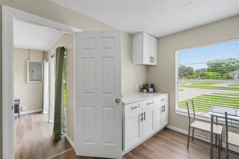 3 bedroom Single Family Residence at 102 Shore Drive, Tampashores Hotel Plaza Sec, Oldsmar — photo 3