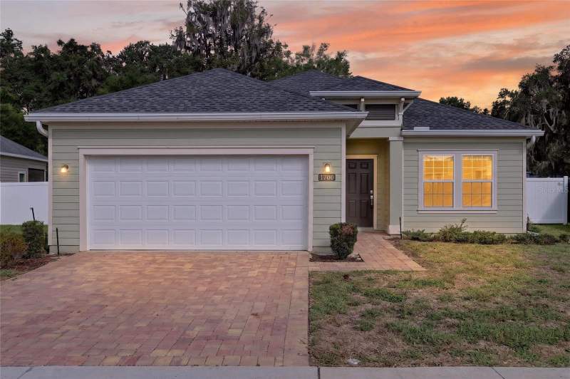 3 bedroom Single Family Residence at 1700 NW 44th Court Road, Heath Preserve Ph 1 & 2, Ocala — photo 2