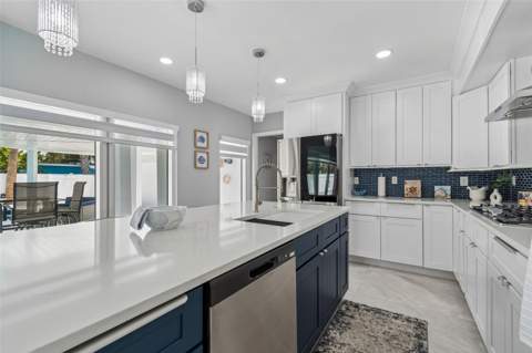 933 Eldorado Avenue, Clearwater Beach FL - photo 19 of 99