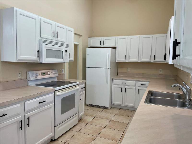 4 bedroom Single Family Residence at 4060 Calatrava Avenue, Port Charlotte Sub 11, North Port — photo 5