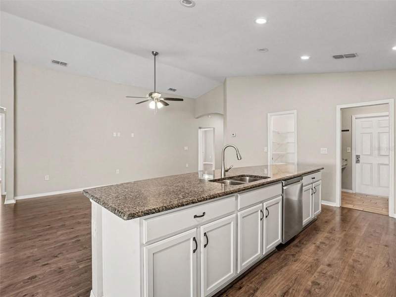 4 bedroom Single Family Residence at 1919 Danes Court, Donovan Trace, Lakeland — photo 3