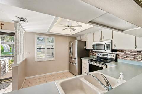 38345 Cottonwood Place #38345, Zephyrhills FL - photo 8 of 24