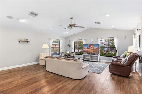 7565 Castle Drive, Sarasota FL - photo 13 of 62