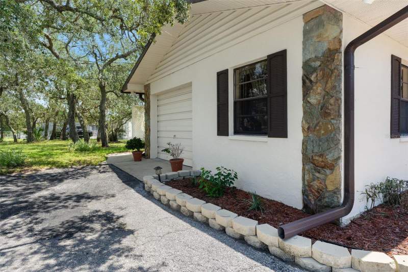 5 bedroom Single Family Residence at 13260 Taylor Street, Potterfield Garden Ac - G, Brooksville — photo 4