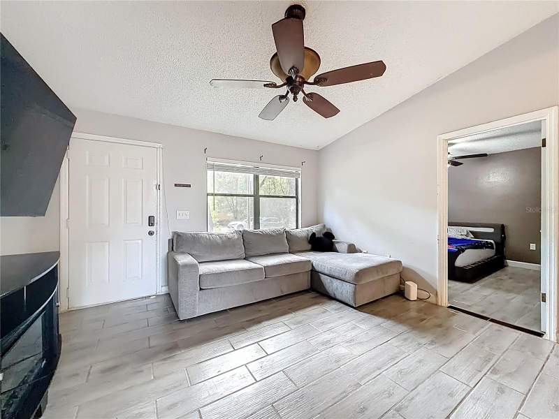 2 bedroom Single Family Residence at 31427 Ghent Avenue, Mount Plymouth, Mount Plymouth — photo 4