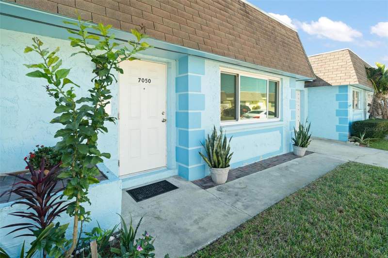 7050 VERSAILLES home for sale in Vendome Village