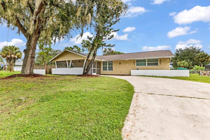 3 bedroom Single Family Residence at 424 Vannell Street, Port Charlotte Sec 034, Port Charlotte — photo 2