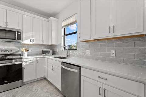 18918 Indian Rock Place, Lakewood Ranch FL - photo 10 of 44