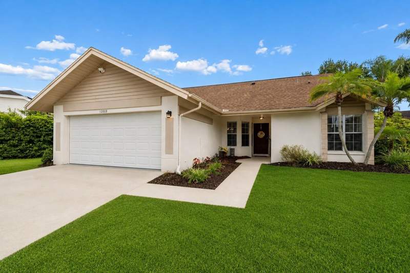 4 bedroom Single Family Residence at 12008 Peony Court, Countryway Prcl B Tr 20, Tampa — photo 2