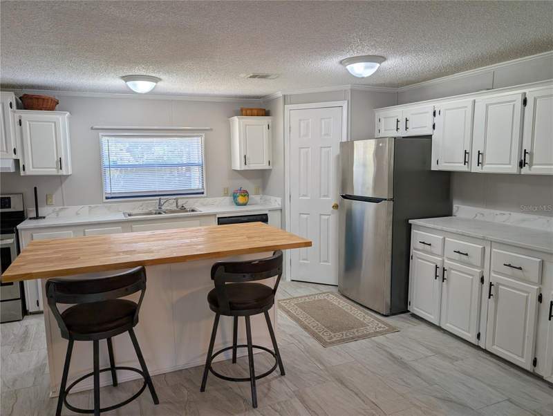 3 bedroom Manufactured Home at 25836 Manhattan Lane, Manhattan Sec 21, Astor — photo 3
