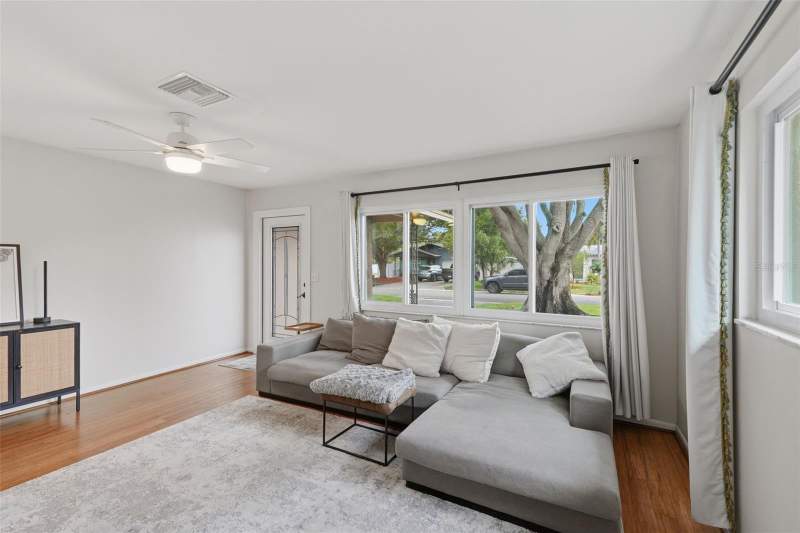 3 bedroom Single Family Residence at 205 SE Monroe Circle, North St Petersburg, St Petersburg — photo 3