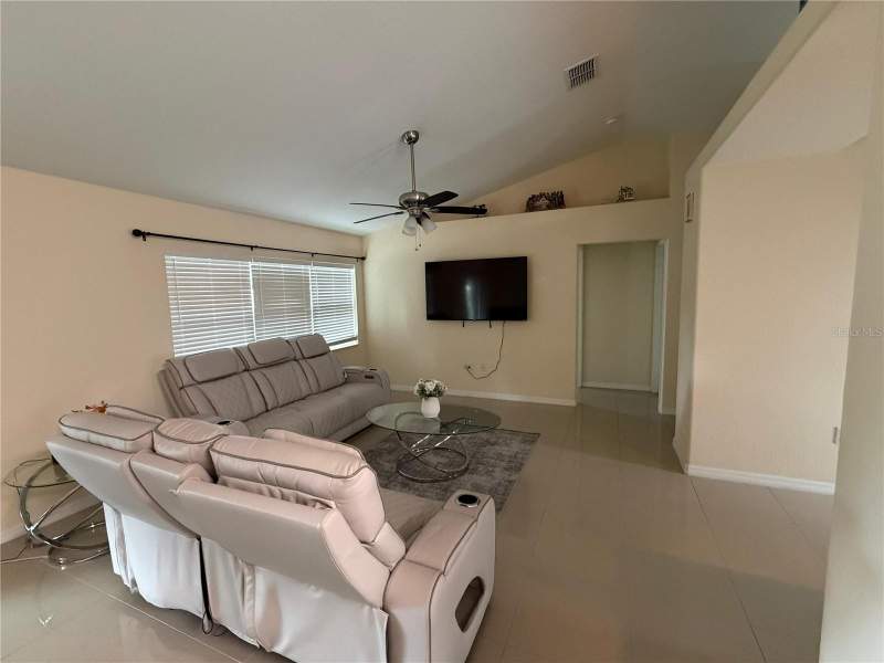3 bedroom Single Family Residence at 14220 Spring Hill Drive, Spring Hill, Spring Hill — photo 5