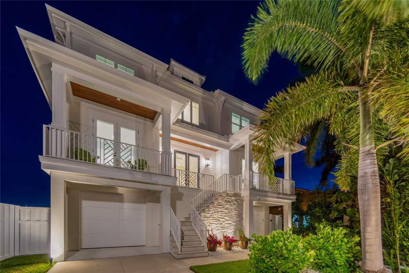 5 bedroom Single Family Residence at 17715 WALL CIRCLE, HARBOR SHORES 4TH ADD, REDINGTON SHORES — photo 5