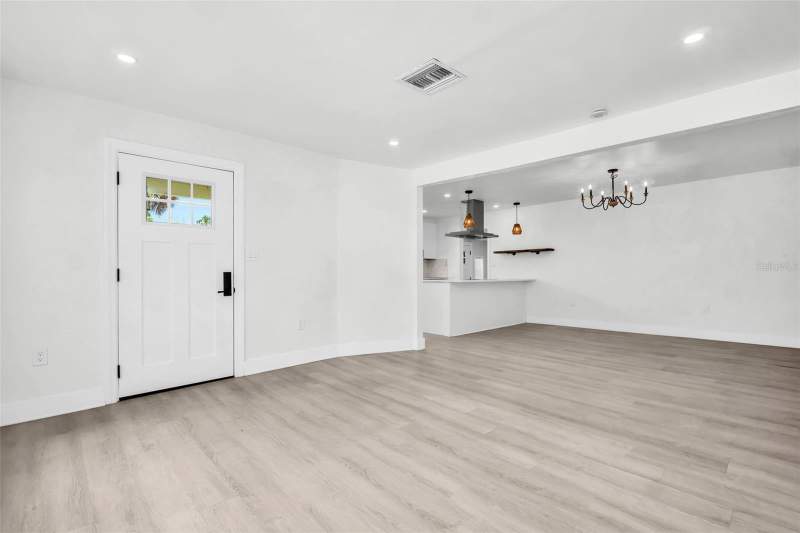 3 bedroom Single Family Residence at 4000 Grove Street, Lakewood Terrace, St Petersburg — photo 4