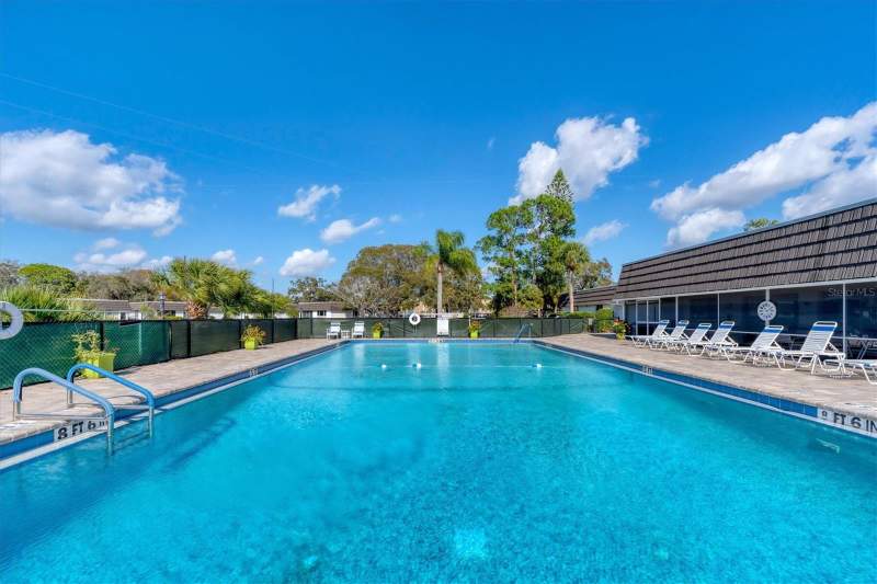 2 bedroom Villa at 3944 Lakeside Road #160, Glen Oaks Ridge Villas 2, Sarasota — photo 2