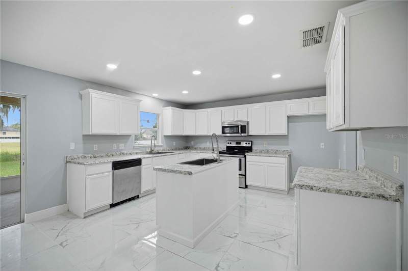 6 bedroom Single Family Residence at 4517 SE 31st Place, Magnolia Pointe Ph 01, Ocala — photo 5