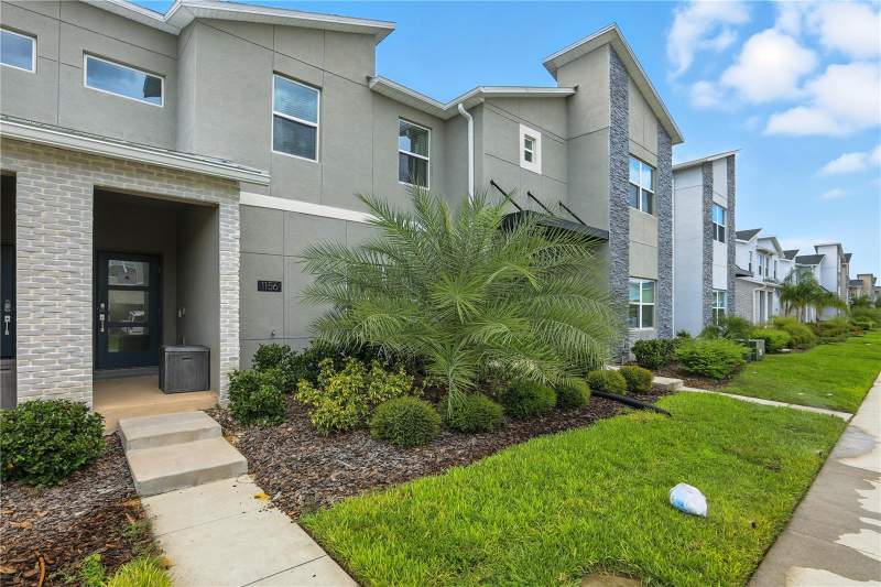 4 bedroom Townhouse at 1156 Kingsbarn Street, Stoneybrook South North, Davenport — photo 2