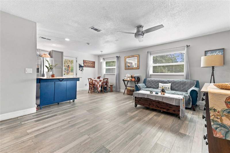 3 bedroom Single Family Residence at 705 NE 44th Avenue, Spring Hlnds, Ocala — photo 2