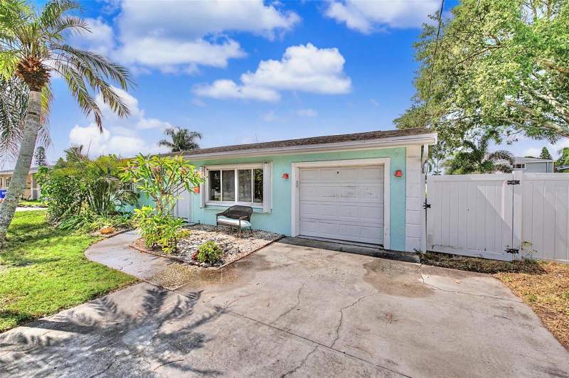 3 bedroom Single Family Residence at 9472 TREASURE LANE, SUN PLAZA ISLES, ST PETERSBURG — photo 3