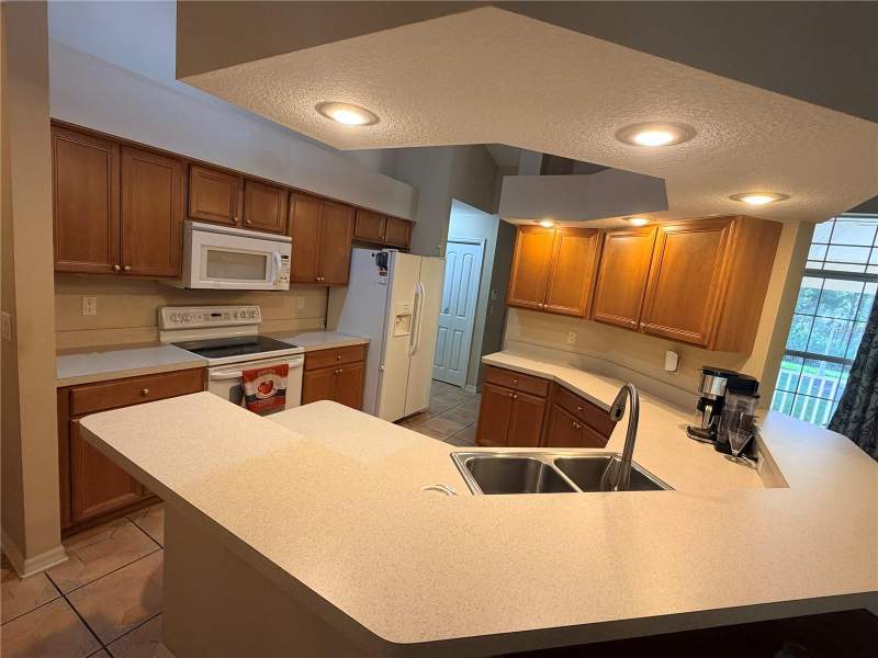 3 bedroom Single Family Residence at 4860 N Cimarron Drive, Pine Ridge Unit 01, Beverly Hills — photo 5