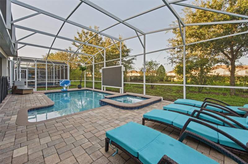 8 bedroom Single Family Residence at 1540 Maidstone Court, Stoneybrook South Tr K, Davenport — photo 3